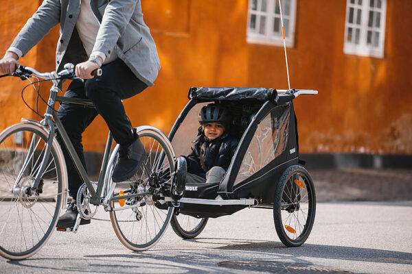 Thule – Coaster XT 2-Seat Bicycle Trailer and Stroller – Black